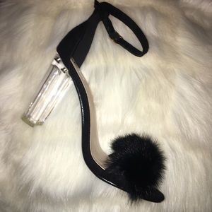 Black fluffy heels🖤
